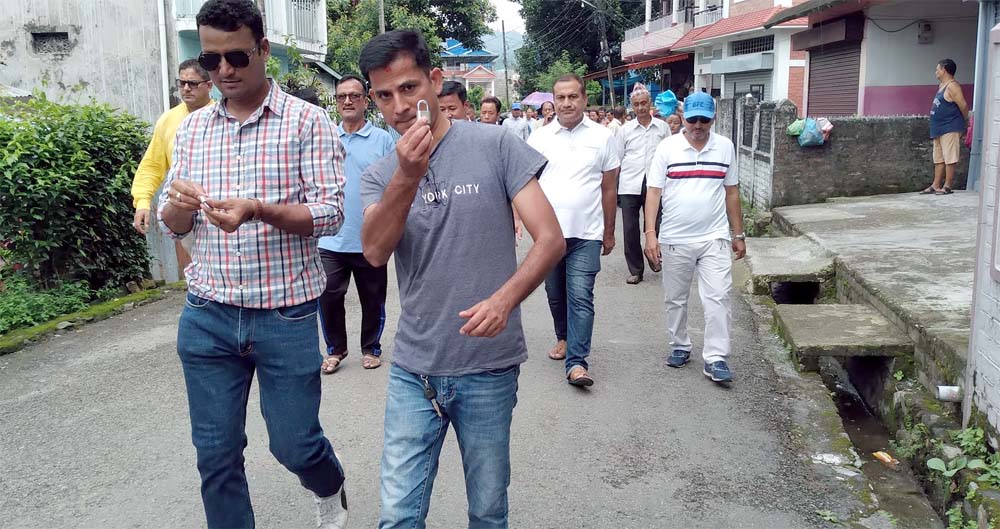 धरानका खानेपानी महसुल काउन्टरमा पनि दलहरुले ताला ठोके