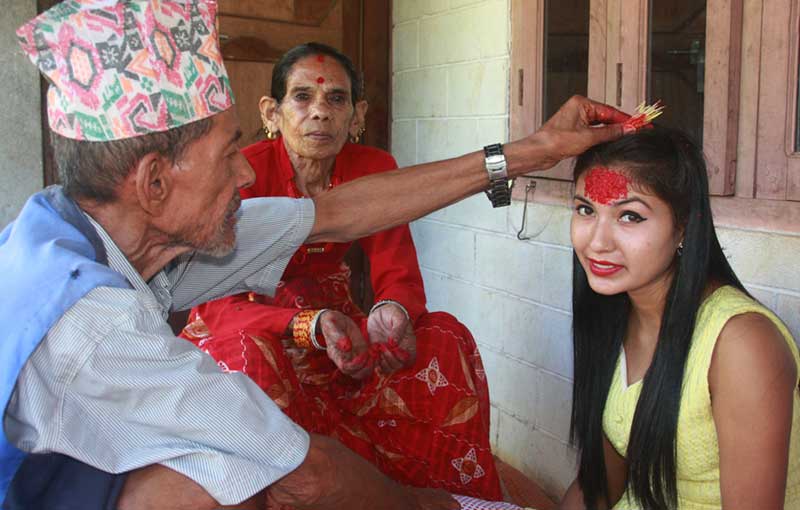 दशैंको टिकाको उत्तम साइत ११ बजेर ३६ मिनेटमा