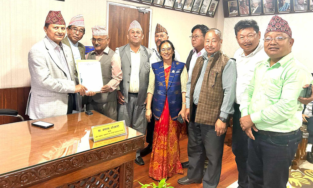 धरानका जनप्रतिनिधि काठमाडौँमा सरकारको ध्यानाकर्षण गराउँदै