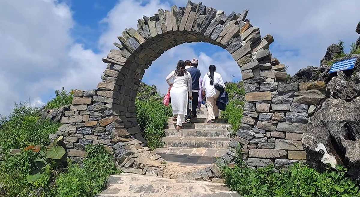 पर्यटकको रोजाइमा बन्दै गरेको रक गार्डेन