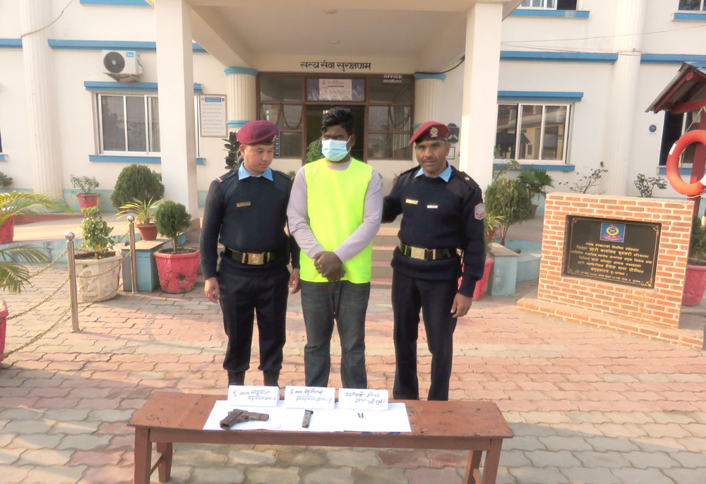 सुनसरीमा चाइनिज पेस्तोल र गोलीसहित समातिए