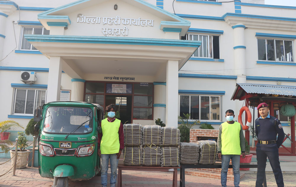 धरानमा मोटरसाइकलमा सवार युवामा लागूऔध भेटेपछि समातिए, टेम्पोमा पनि गाँजा फेला