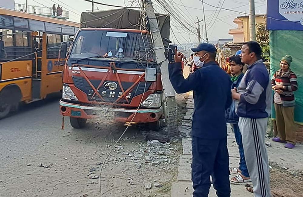 धरानमा मिनी ट्रकको ठक्करले एकजनाको घटनास्थलमै मृत्यु