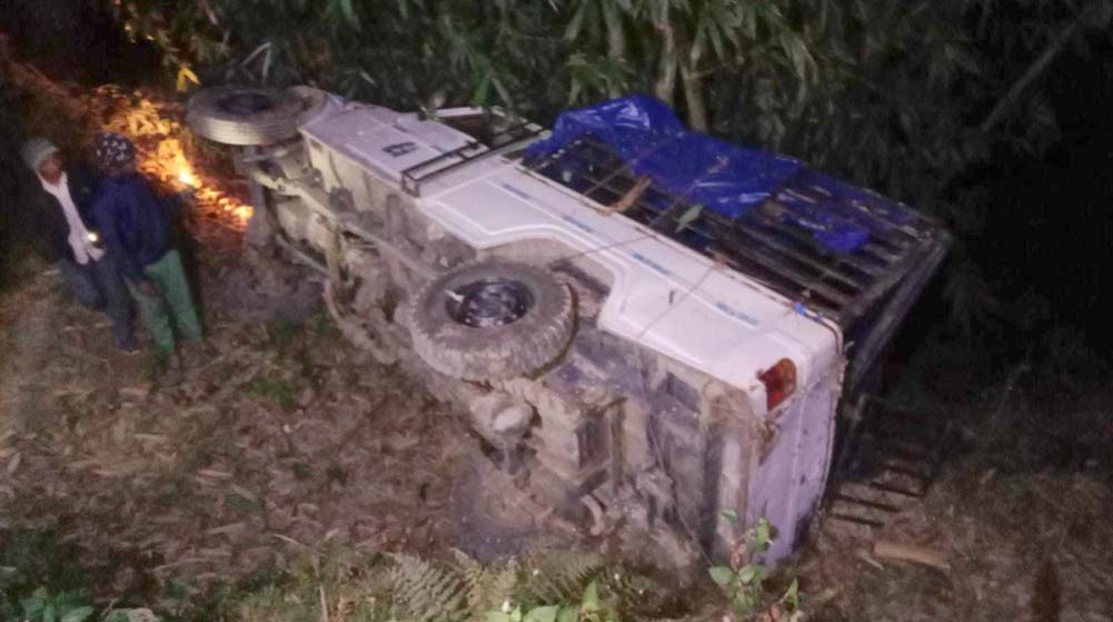 धनकुटामा सुँगुर लिएर हिँडेको भ्यान दुर्घटनामा दुईजनाको मृत्यु