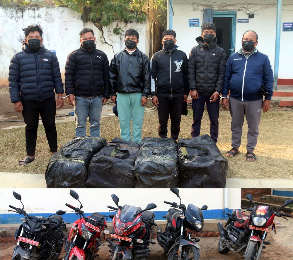 धरानतर्फ गाँजा लिएर आउँदै गरेका युवाले प्रहरीमाथि हातपात र ढुंगा बर्साउन थालेपछि हवाई फायर, ६ जना समातिए