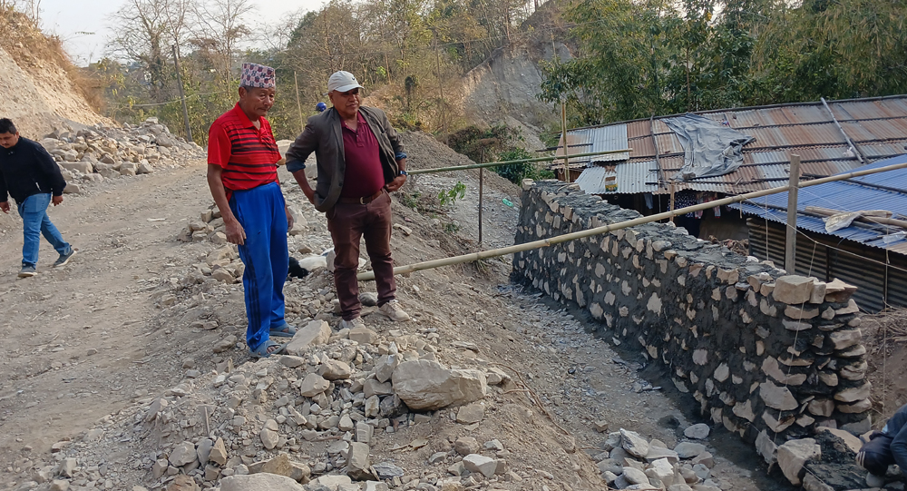 धरानको चिन्डेडाँडा जाने सडक फराकिलो बनाइँदै, जेठभित्र सक्न निर्माणको काम धमाधम