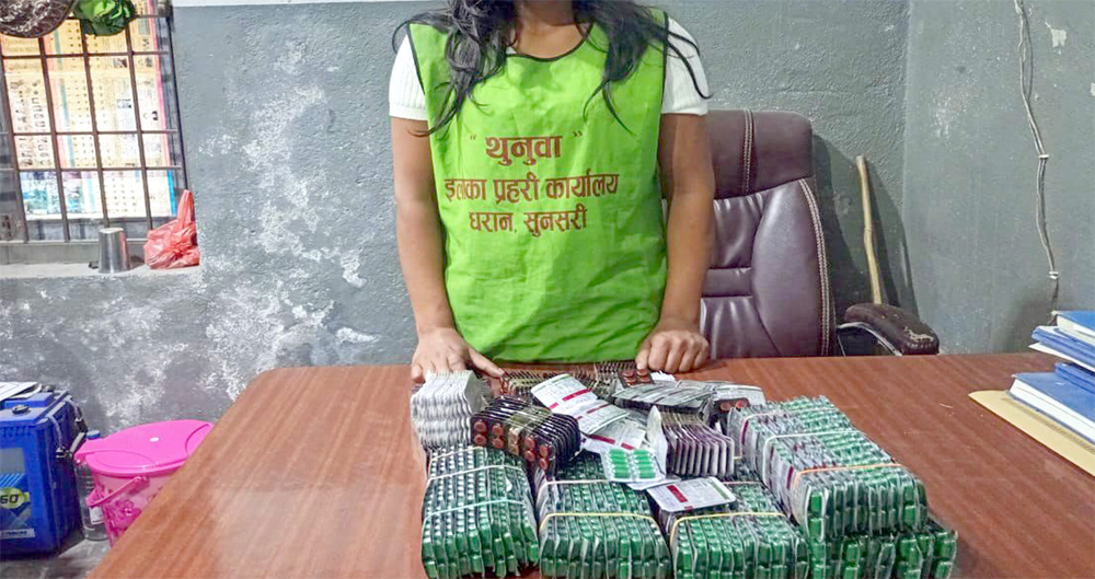 धरान–१४ की युवतीको कोठामा लागूऔषध भेटिएपछि समातिइन्