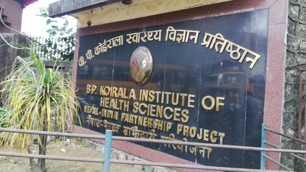 धरानको बीपी प्रतिष्ठानमा केहीबेर तनाव, चिकित्सकको लापरवाहीले जुम्ल्याहा बच्चाको मृत्यु भएको आफन्तको आरोप