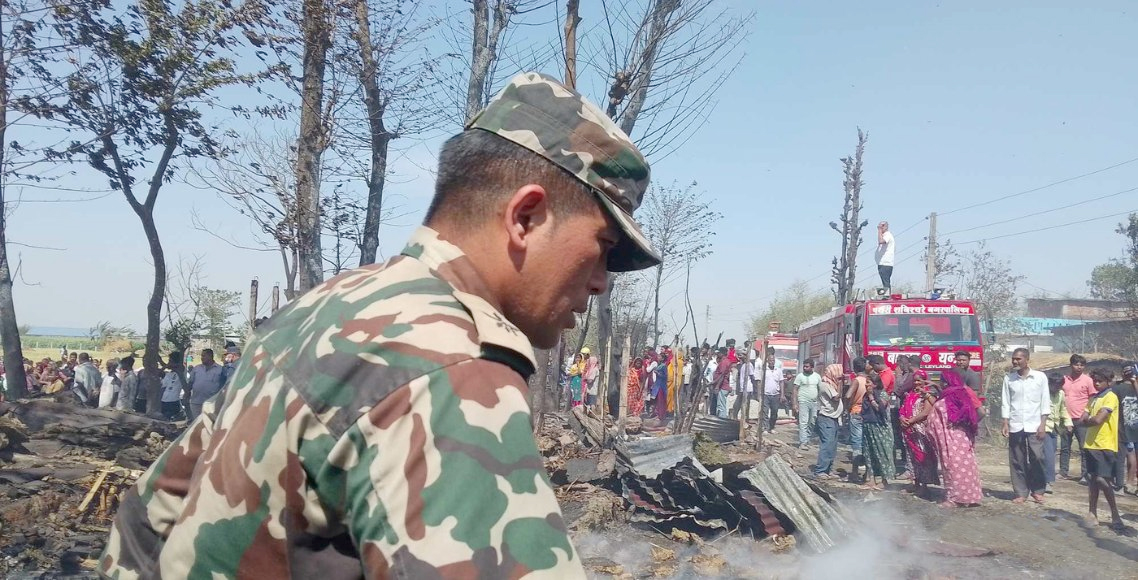 आगलागीमा जलेर बालिकाको मृत्यु, १६ घर जले