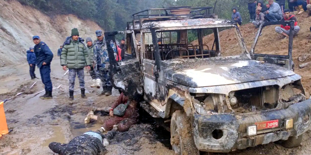 ताप्लेजुङमा लत्रिएको बिजुलीको तारमा अल्झिएर जीपमा करेन्ट लाग्दा चारजनाको घटनास्थलमै मृत्यु