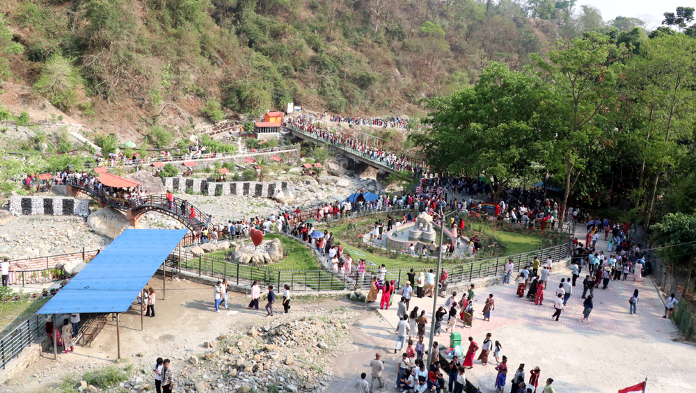 नयाँ वर्षमा रमाएको धरान, श्रम संस्कृति पार्कमा नयाँ वर्षमा झनै घुइँचो (भिडियो र ३३ तस्वीसहित)