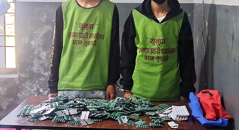 धरानमा घरको कोठा र ब्याग झोलामा लागूऔषध भेटेपछि युवा समातिए