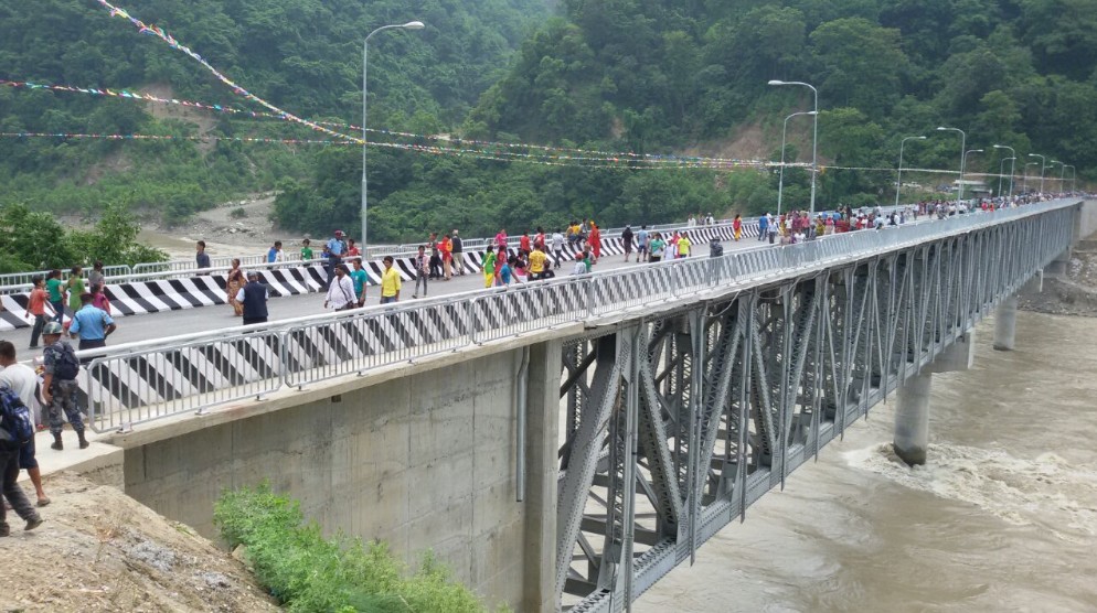 सप्तकोशी नदीमा पुलबाट हाम फालेका मकरजंग राईको गयो ज्यान, चट्याङ र करेन्ट लाग्दा दुईजनाको मृत्यु