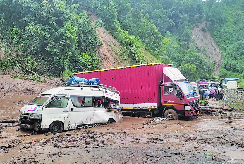 तीन महिनामा ९३ को मृत्यु, २२ जना बेपत्ता