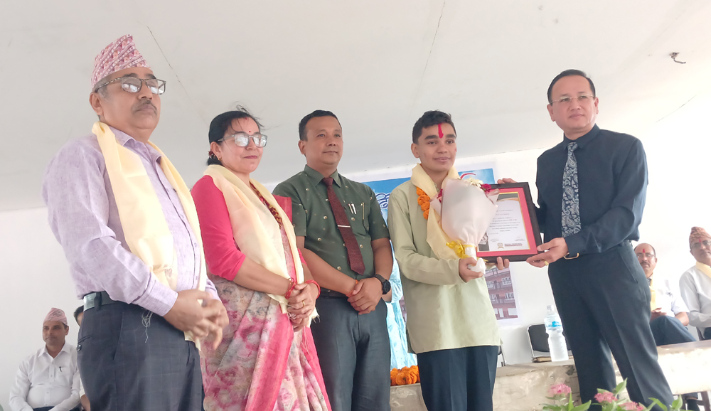 धरानको विष्णु स्कुलद्वारा एसईईमा ४ जीपीएसहित सर्वोत्कृष्ट नतिजा ल्याउने विद्यार्थी, अभिभावक र शिक्षकलाई सम्मान