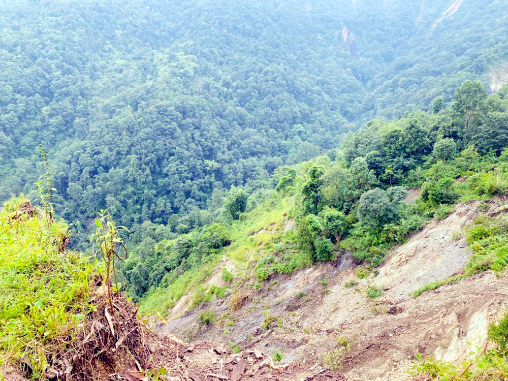 भेडेटार–रवि–राँके सडक खण्डको माथिल्लो भागबाट पहिरो, ९ परिवार विस्थापित