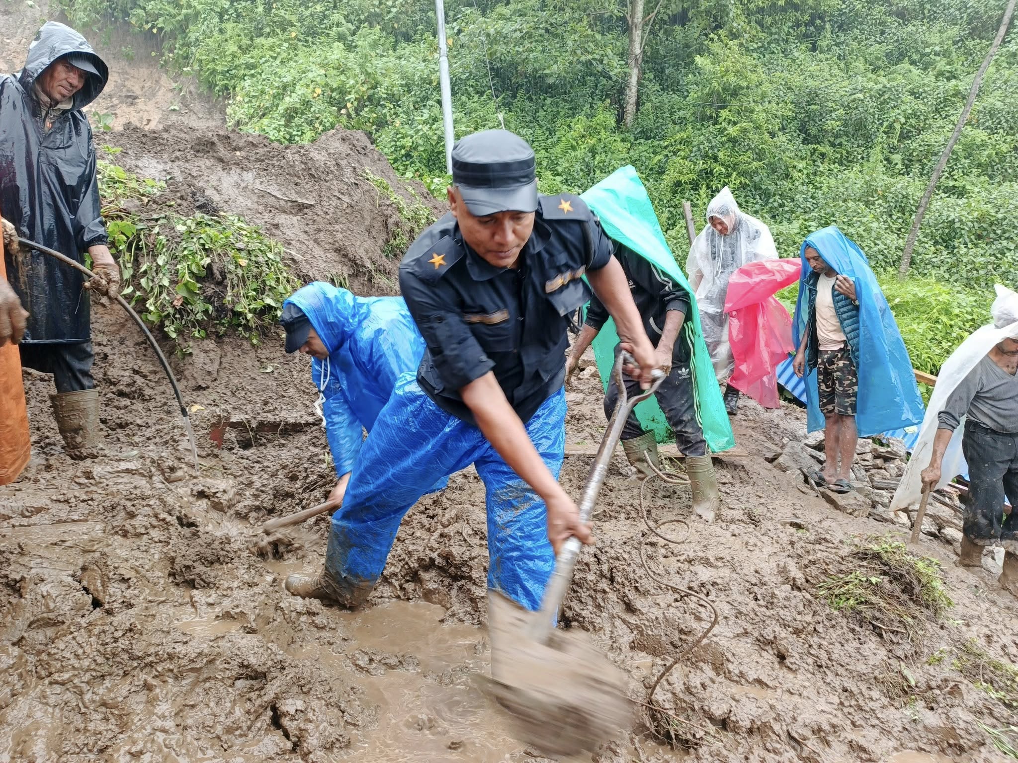 बाढी–पहिरोको कहरः इलाममा मात्रै १८ जनाको मृत्यु