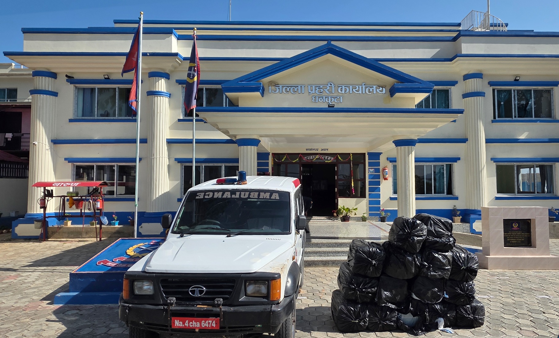 भेडेटारमा एम्बुलेन्समा भेटियो ४५९ केजी गाँजा, चालक फरार
