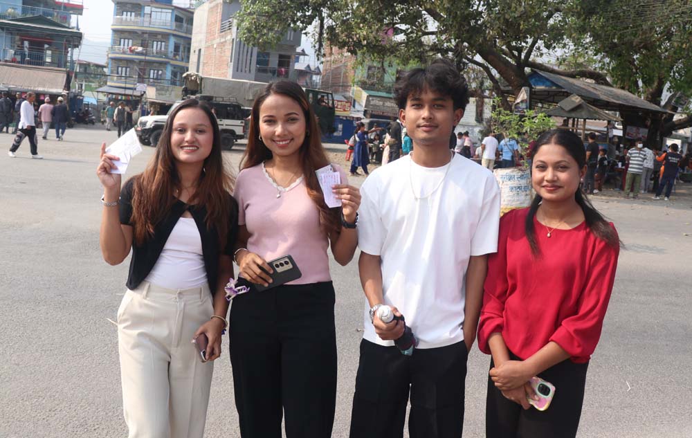 सुनसरी १ को धरानमा मतदानको मैझारो (तस्वीरहरू)
