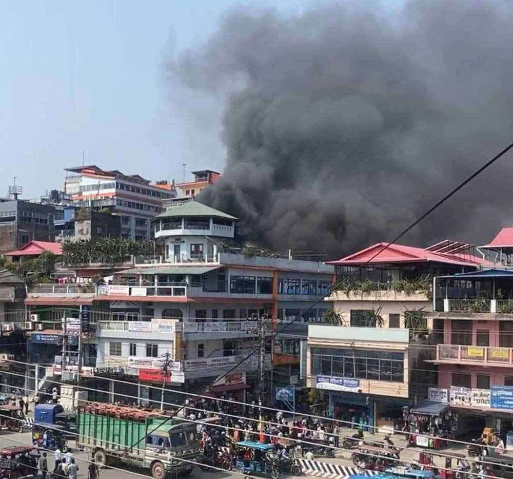 धरानलगायतको बारुणयन्त्र मगाएर नियन्त्रणमा लिइयो इटहरीको आगलागी