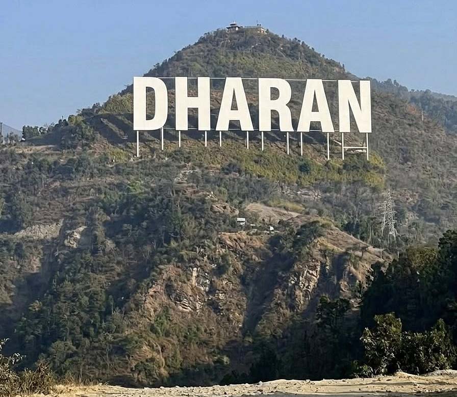 धरानमा ‘धरान’ लेखिएको विशाल बोर्ड राखिने