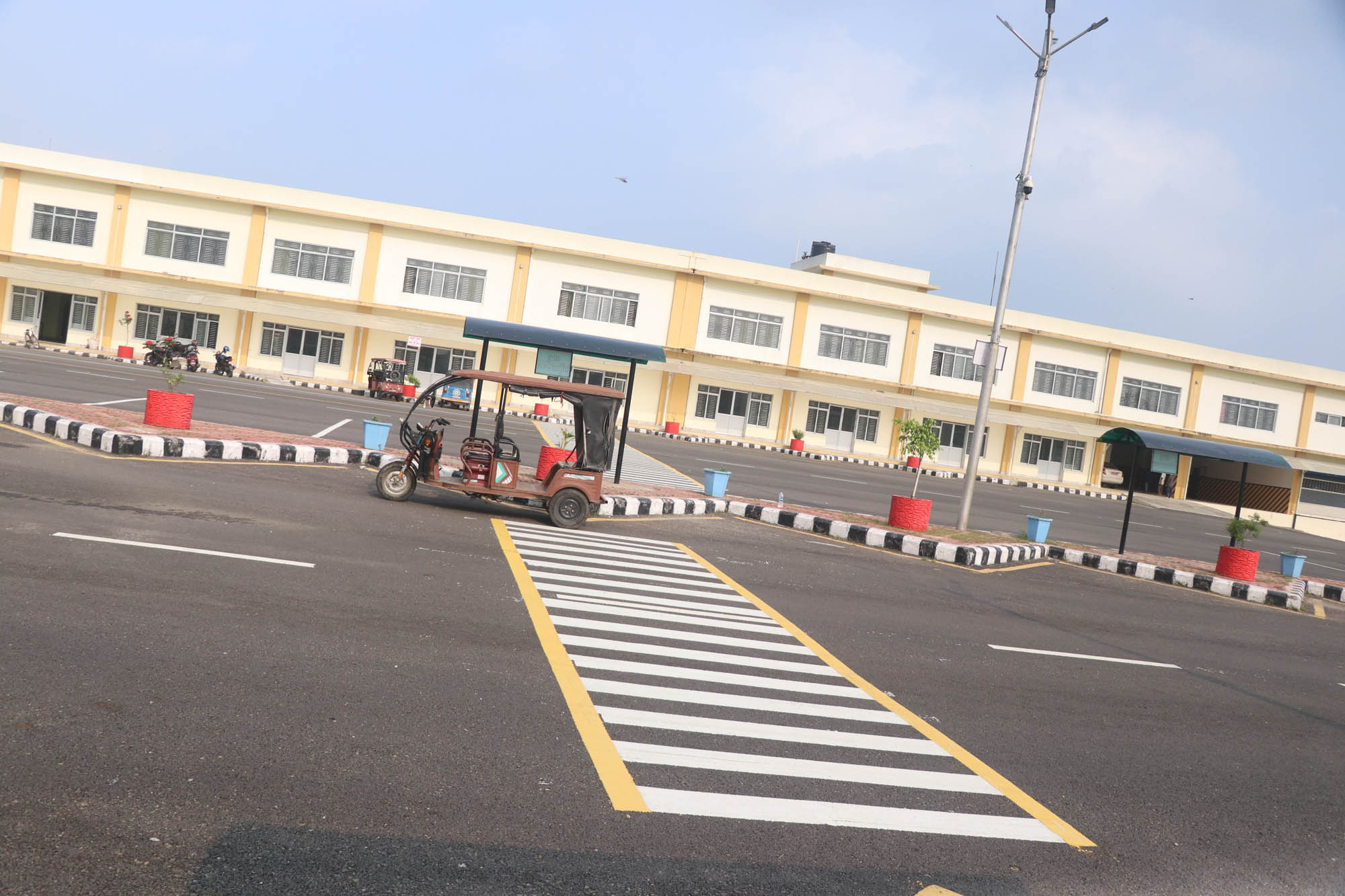 अन्ततः धरानमा करिब २५ वर्षपछि सञ्चालनमा आयो आधुनिक बसपार्क