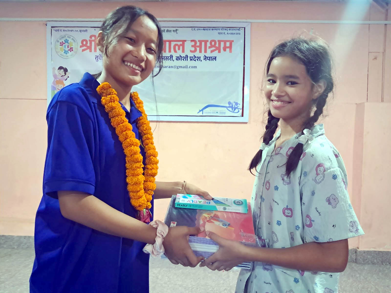 धरानकी रुची लिम्बूः जसले पुरस्कार पाएको रकम आश्रमका बालबालिकालाई बाँडिन्