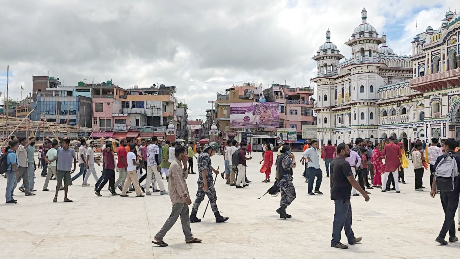 हर्क साम्पाङलाई जानकी मन्दिर प्रवेशमा रोक, कार्यकर्ता जनकपुरमा खेदाइए