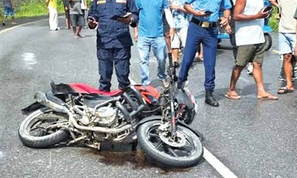 सुनसरीमा दुर्घटनाः बसका ठोक्किँदा छोराको मृत्यु, बुबा घाइते