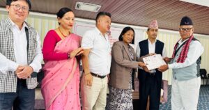 रास्वपाकी सांसद नै आएर बाँडिन् सुकुम्बासीलाई धनीपुर्जा