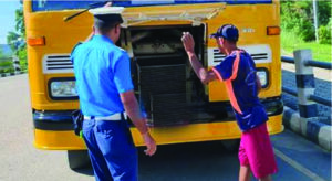 धरानमा स्कुल बसको ठक्करले बालक गम्भीर घाइते