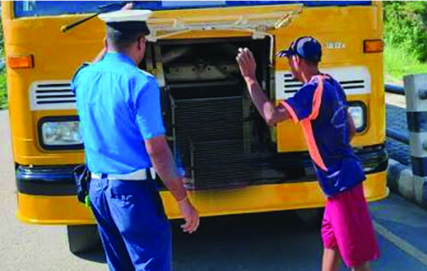धरानमा स्कुल बसको ठक्करले बालक गम्भीर घाइते