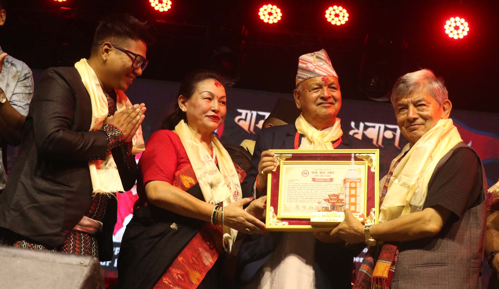 धरानका वरिष्ठ कलाकार मदनकृष्ण श्रेष्ठ सम्मानित, संगीतमा झुम्यो धरान