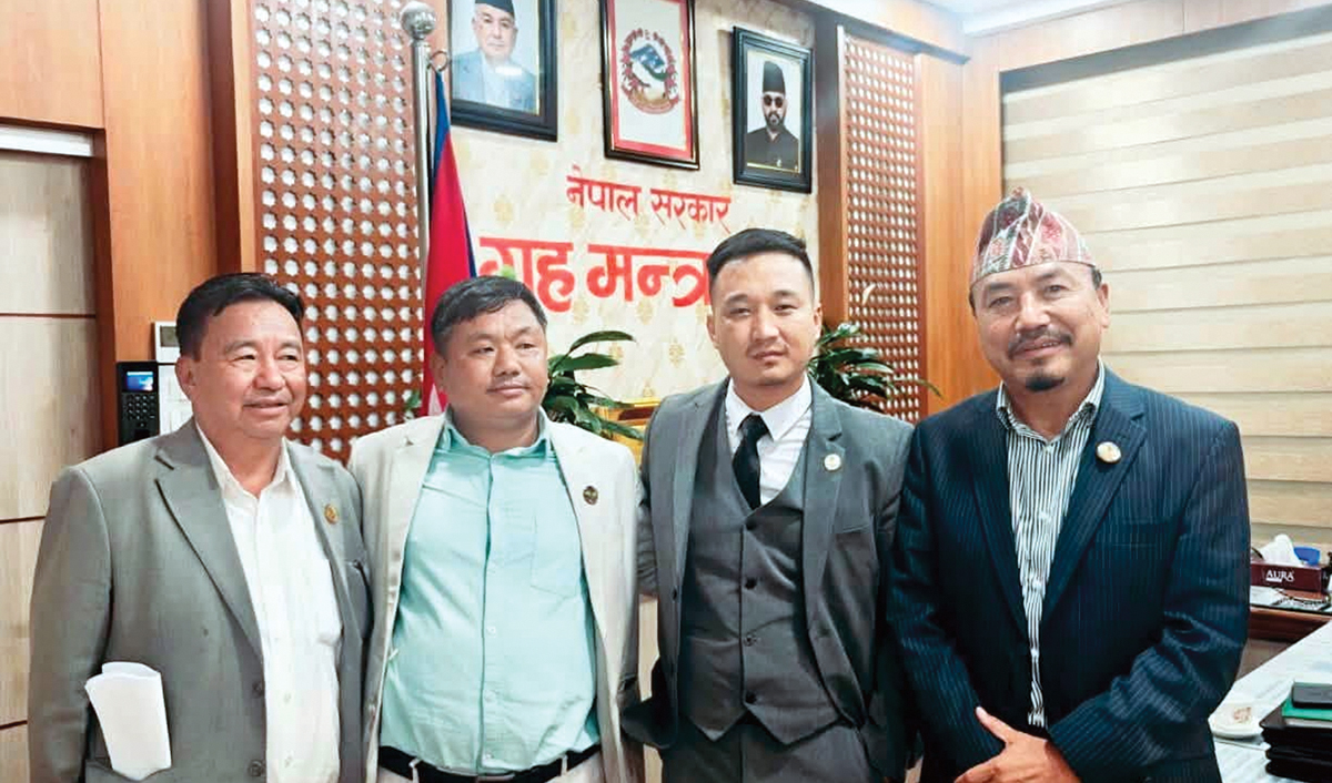 पूर्व गोर्खा सैनिकमाथि ठगी गरेको भन्दै सांसदले गृहमन्त्री सुधन गुरुङलाई भेटे