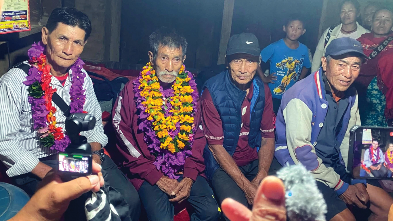 ५८ वर्षपछि परिवारसँग भयो भेट