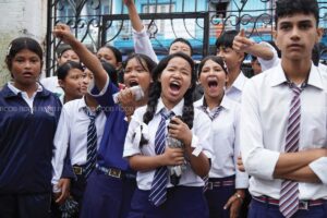 छात्रछात्राले धरान उपमहानगरपालिकामा नाराबाजीपछि घेरे
