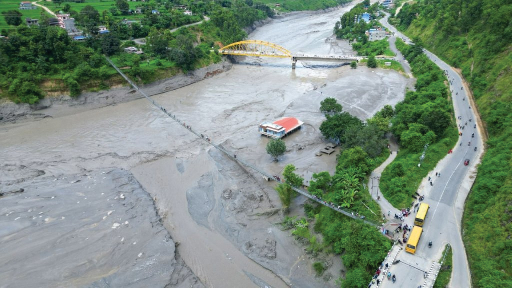 भोटेकोशी विपदमा परेका विद्यार्थीलाई सरकारले ल्यायो एक अर्बको छात्रवृत्ति