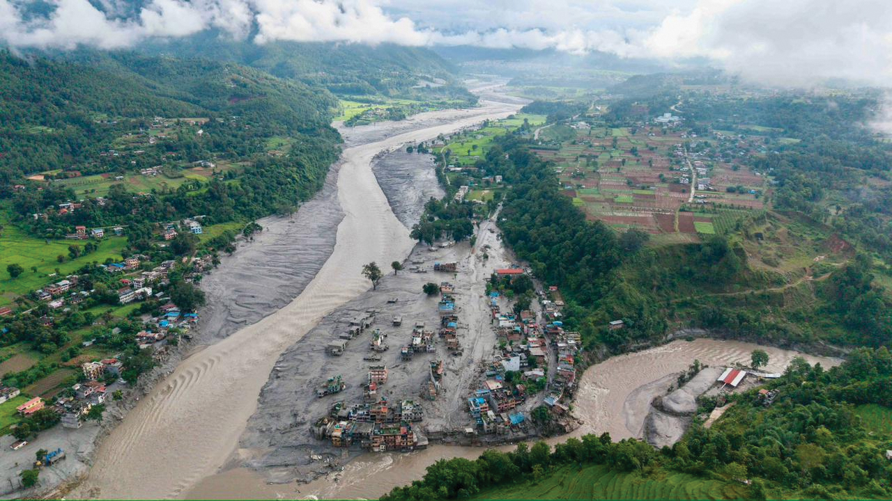 प्रधानमन्त्री कोषमा १२ खर्ब बढी रकम जम्मा, बाढीपीडितलाई राहत वितरणमा अन्योलता