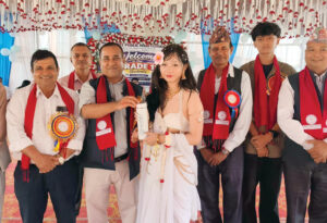 धरानको पब्लिक हाइस्कुलमा स्वागतसँगै छात्रवृत्ति र पुरस्कार वितरण